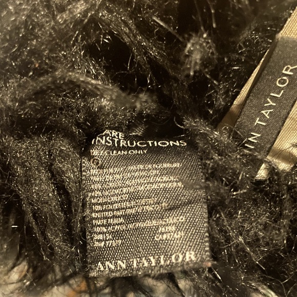 A N N  T A Y L O R  Faux Fur Gloves🧤‼️FREE Pink Touchscreen gloves w/purchase‼️ - Picture 4 of 10